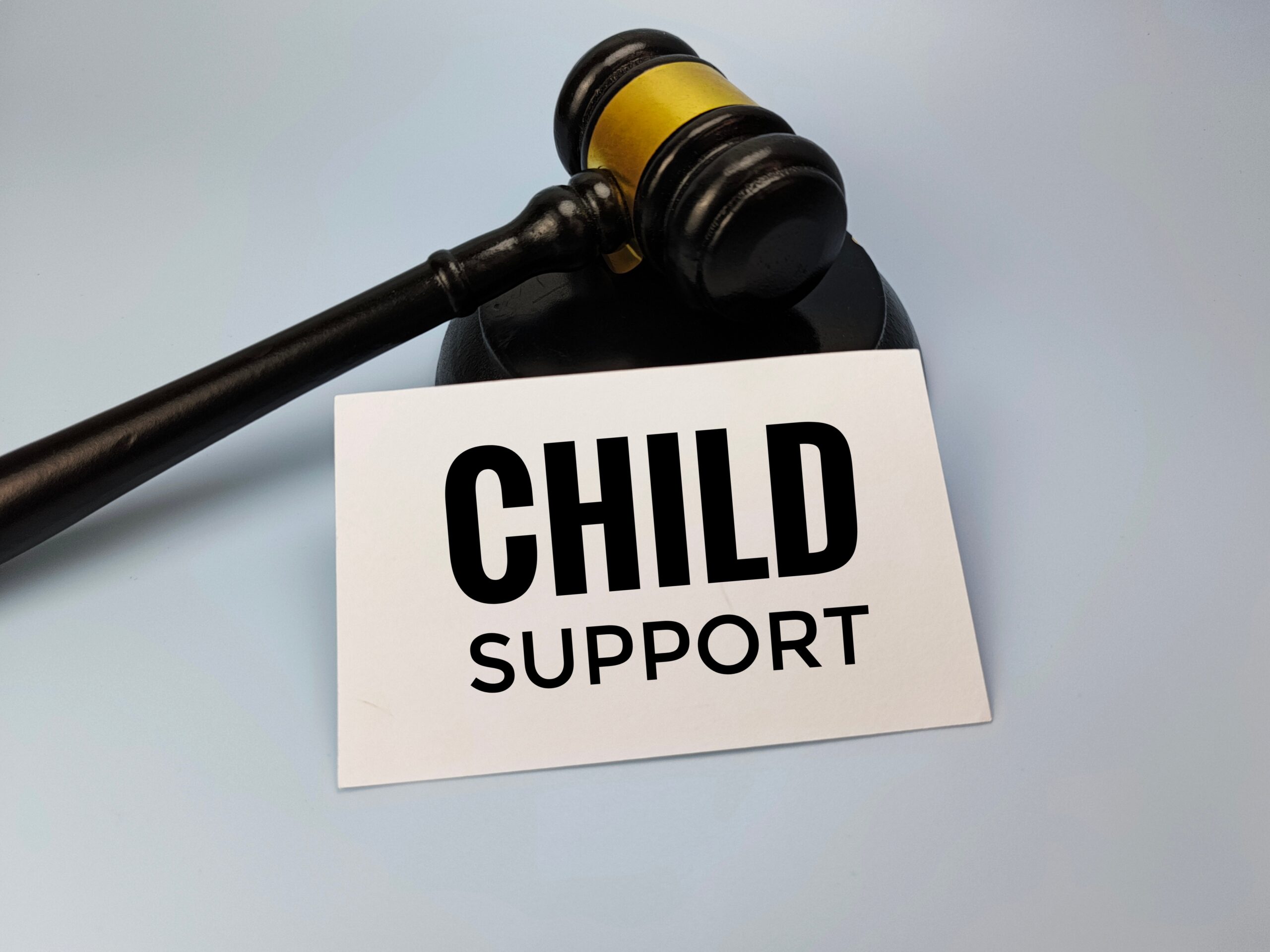 Judge’s gavel and card labeled “Child Support,” representing how child support is determined in Florida